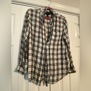 Banana Republic Boyfriend Fit button up shirt - black & white - size Large